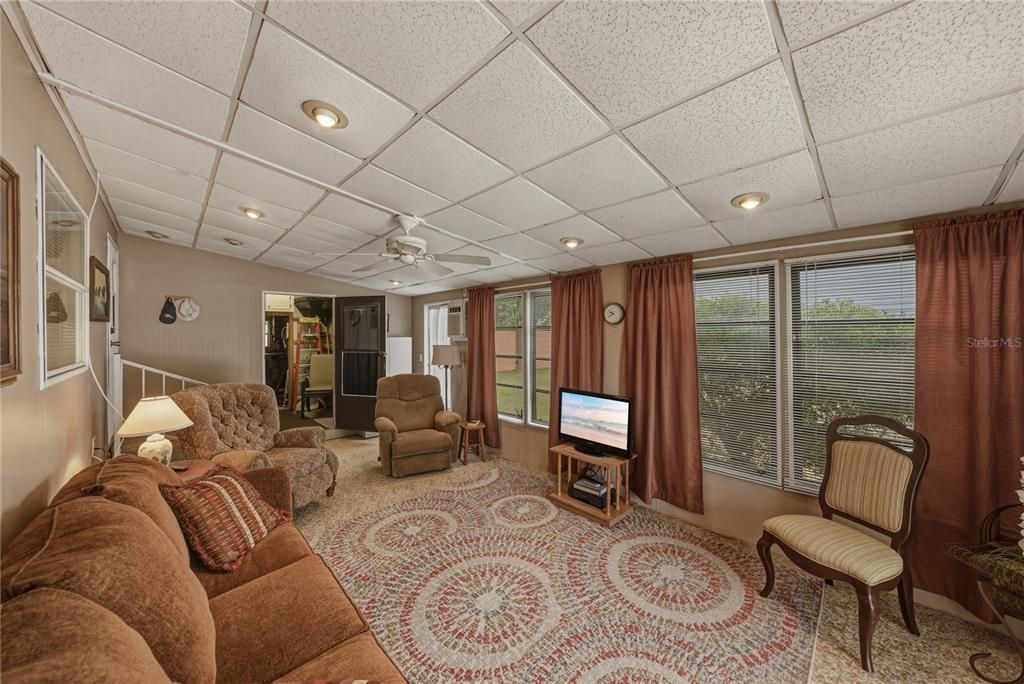 На продажу: $149,900 (2 спален, 2 ванн, 1086 Квадратных фут)