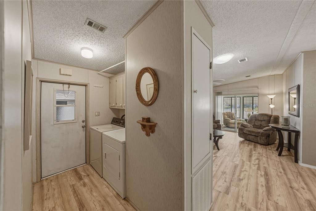 На продажу: $149,900 (2 спален, 2 ванн, 1086 Квадратных фут)