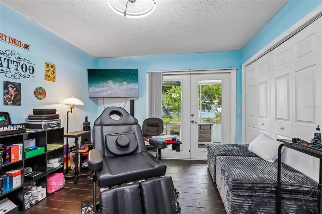 For Sale: $260,000 (2 beds, 1 baths, 1003 Square Feet)