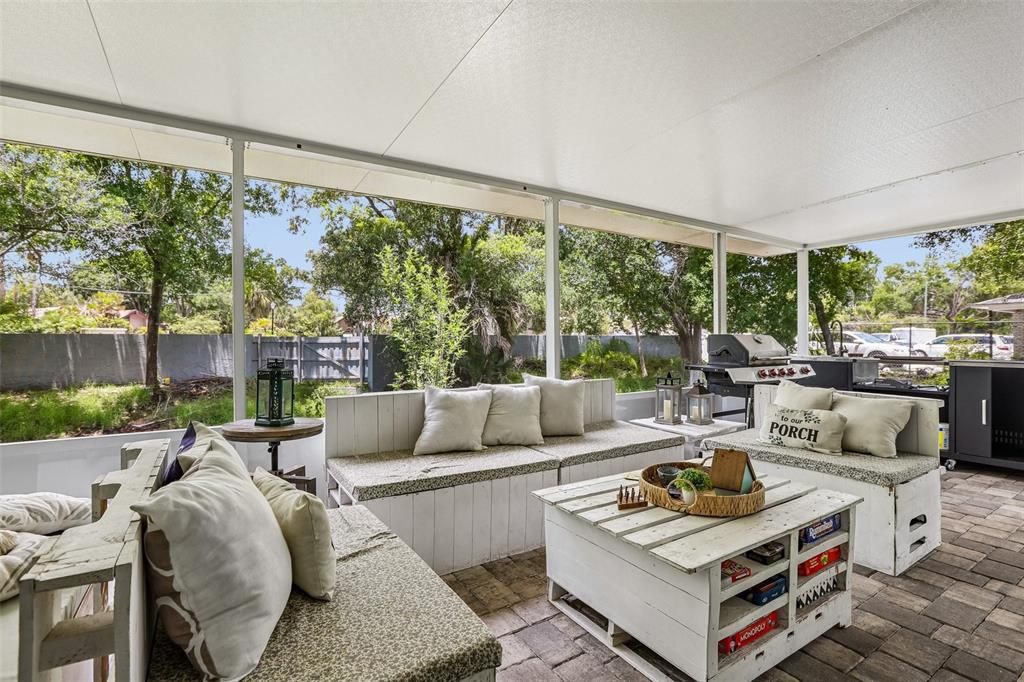 For Sale: $260,000 (2 beds, 1 baths, 1003 Square Feet)
