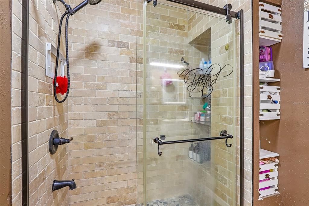 For Sale: $260,000 (2 beds, 1 baths, 1003 Square Feet)