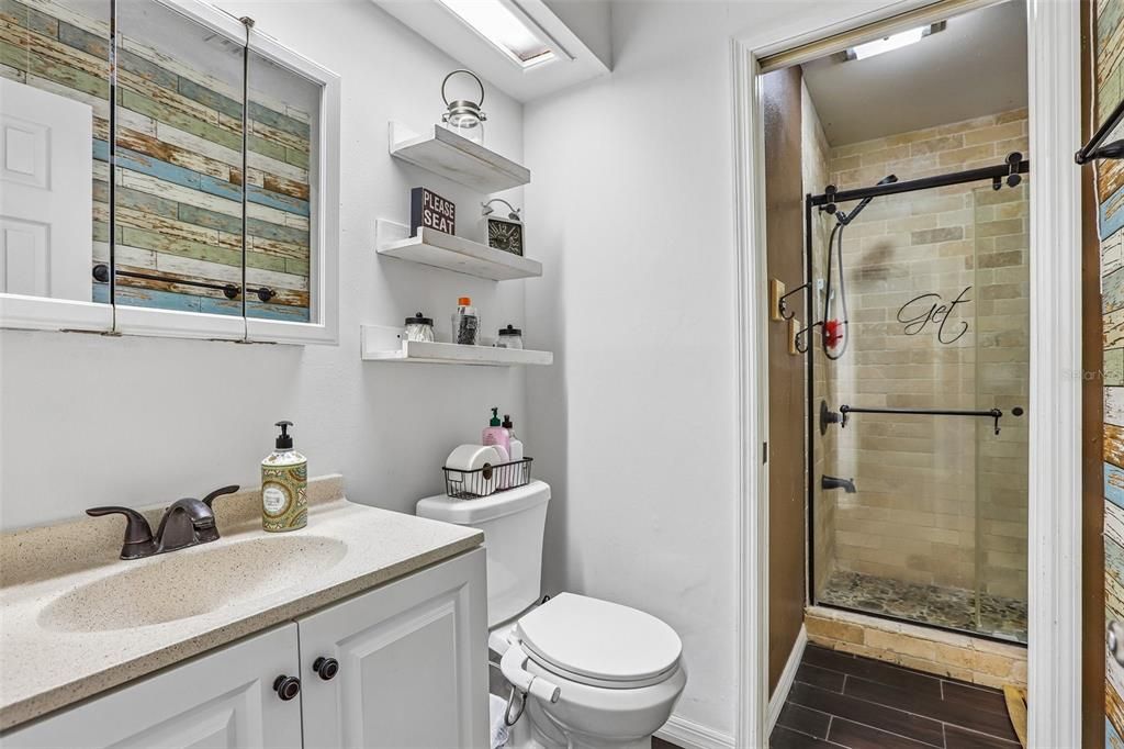 For Sale: $260,000 (2 beds, 1 baths, 1003 Square Feet)