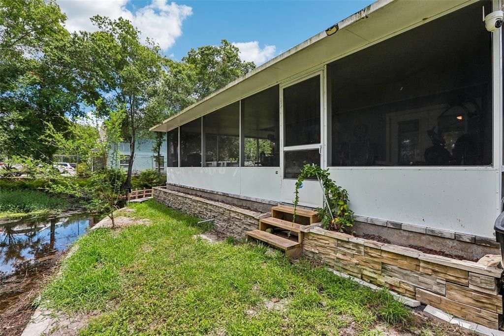 For Sale: $260,000 (2 beds, 1 baths, 1003 Square Feet)