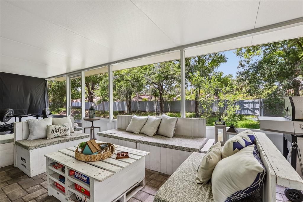 For Sale: $260,000 (2 beds, 1 baths, 1003 Square Feet)