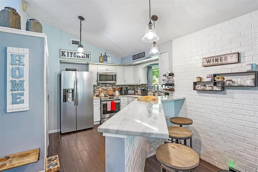 For Sale: $260,000 (2 beds, 1 baths, 1003 Square Feet)