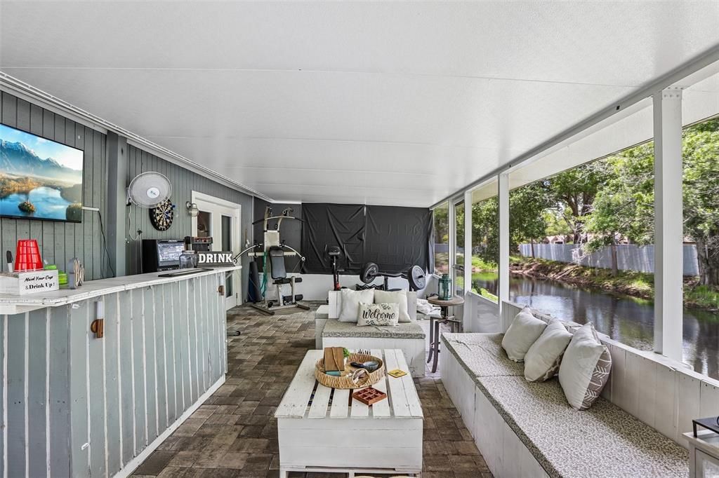 For Sale: $260,000 (2 beds, 1 baths, 1003 Square Feet)