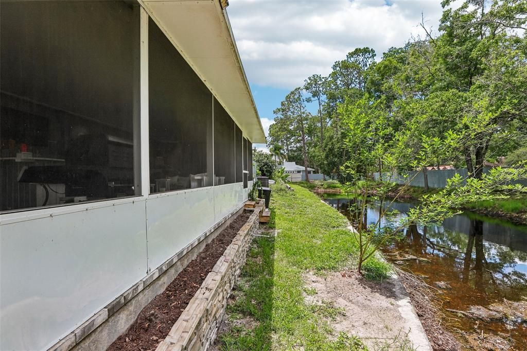 For Sale: $260,000 (2 beds, 1 baths, 1003 Square Feet)