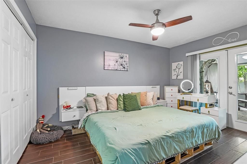 For Sale: $260,000 (2 beds, 1 baths, 1003 Square Feet)