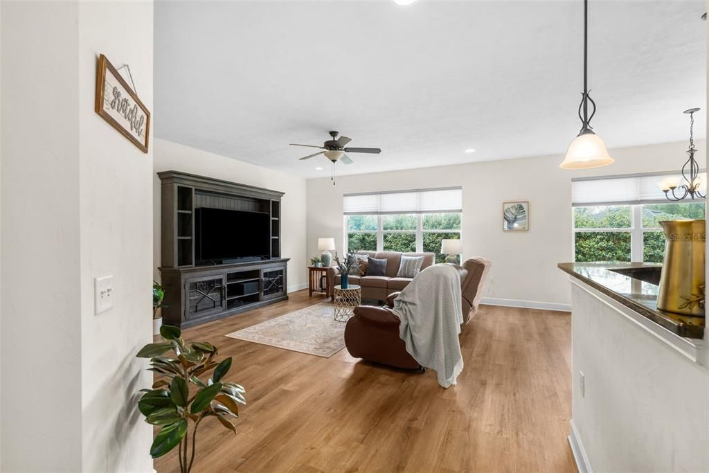 For Sale: $319,000 (4 beds, 2 baths, 1623 Square Feet)