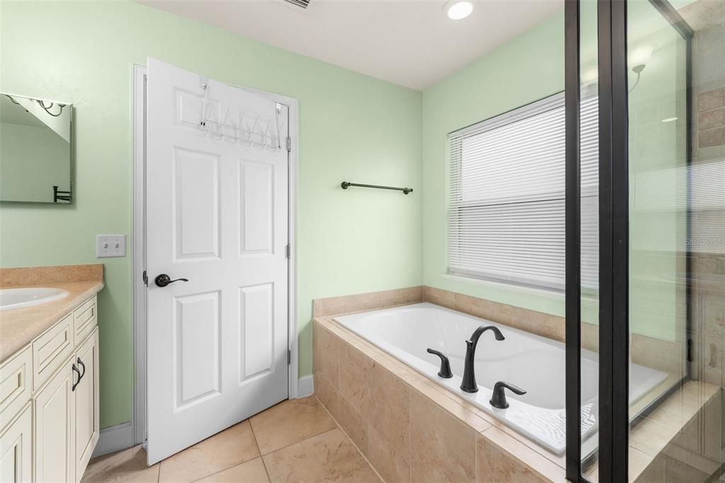 For Sale: $319,000 (4 beds, 2 baths, 1623 Square Feet)