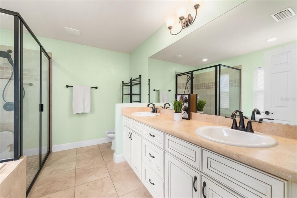 For Sale: $319,000 (4 beds, 2 baths, 1623 Square Feet)