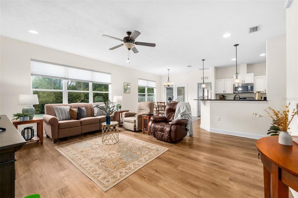 For Sale: $319,000 (4 beds, 2 baths, 1623 Square Feet)