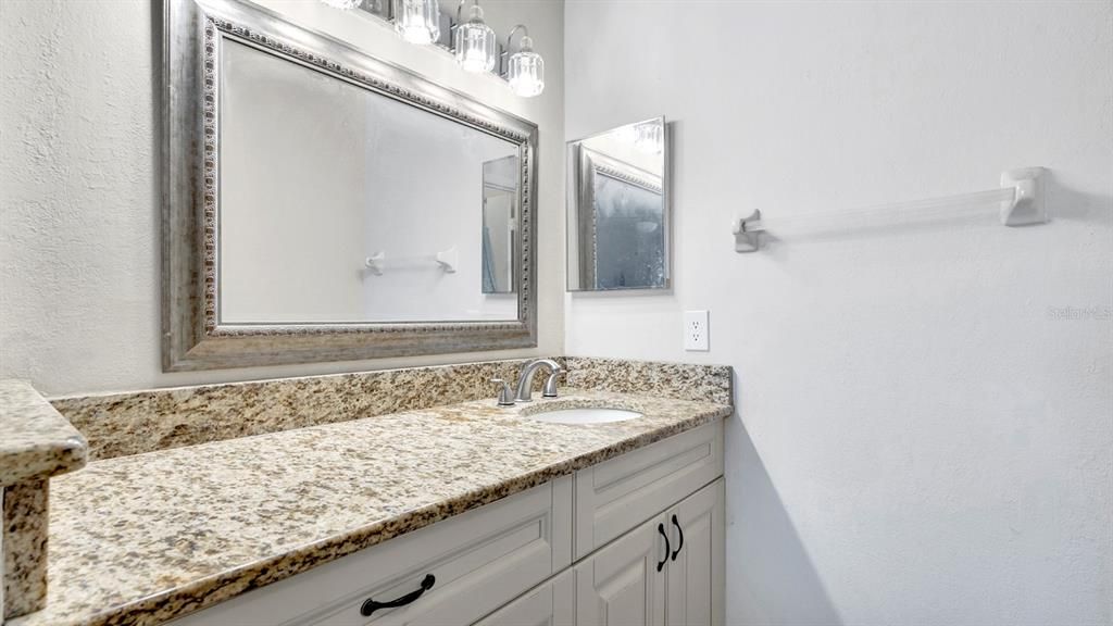 En Venta: $237,900 (2 camas, 2 baños, 1066 Pies cuadrados)