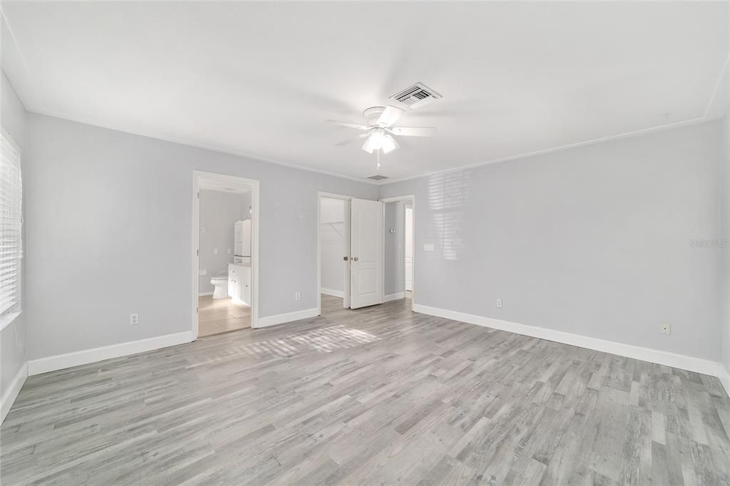 Activo con contrato: $300,000 (3 camas, 2 baños, 1606 Pies cuadrados)