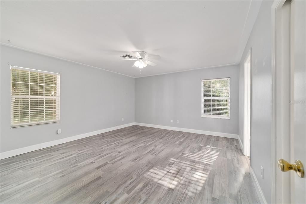 Activo con contrato: $300,000 (3 camas, 2 baños, 1606 Pies cuadrados)
