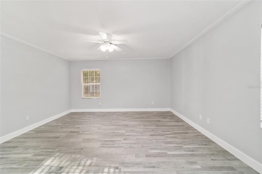 Activo con contrato: $300,000 (3 camas, 2 baños, 1606 Pies cuadrados)