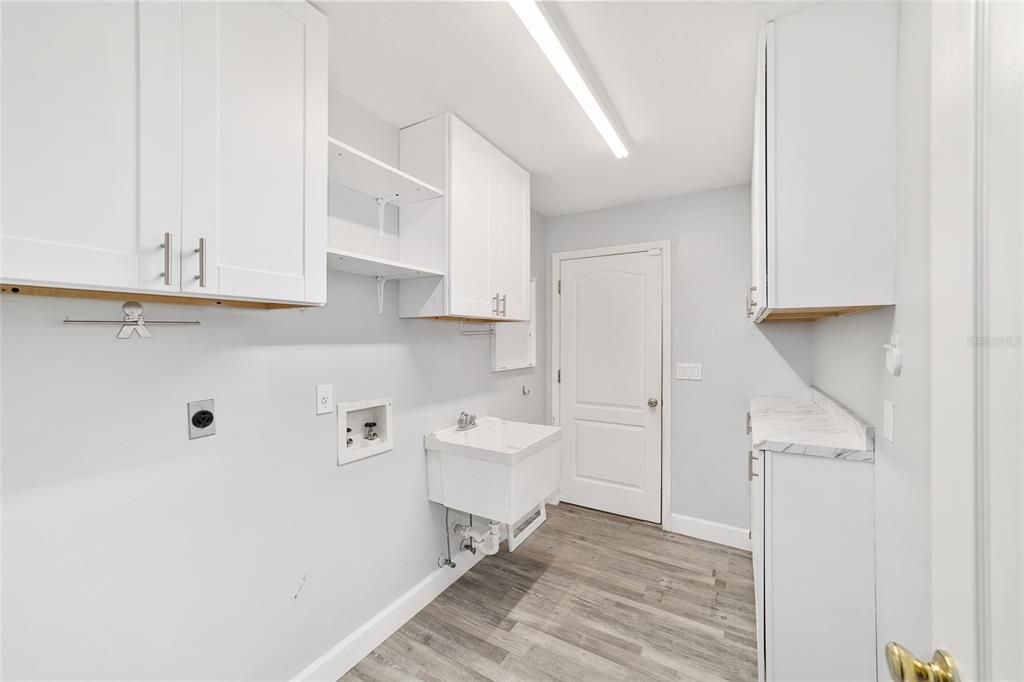 Activo con contrato: $300,000 (3 camas, 2 baños, 1606 Pies cuadrados)