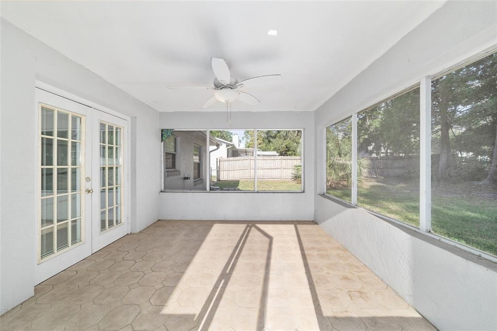 Activo con contrato: $300,000 (3 camas, 2 baños, 1606 Pies cuadrados)