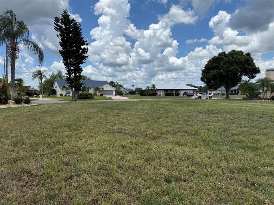 En Venta: $59,900 (0.25 acres)