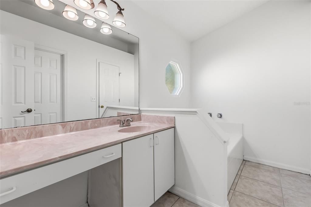Active With Contract: $315,000 (3 beds, 2 baths, 1260 Square Feet)