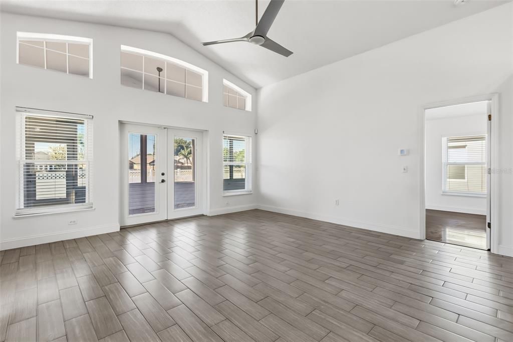 Active With Contract: $315,000 (3 beds, 2 baths, 1260 Square Feet)