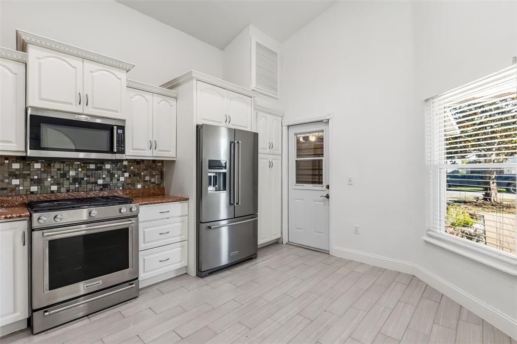 Active With Contract: $315,000 (3 beds, 2 baths, 1260 Square Feet)