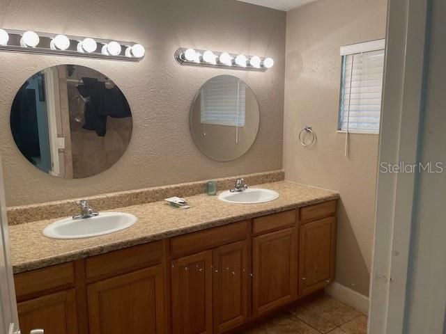 For Rent: $2,500 (3 beds, 2 baths, 2220 Square Feet)