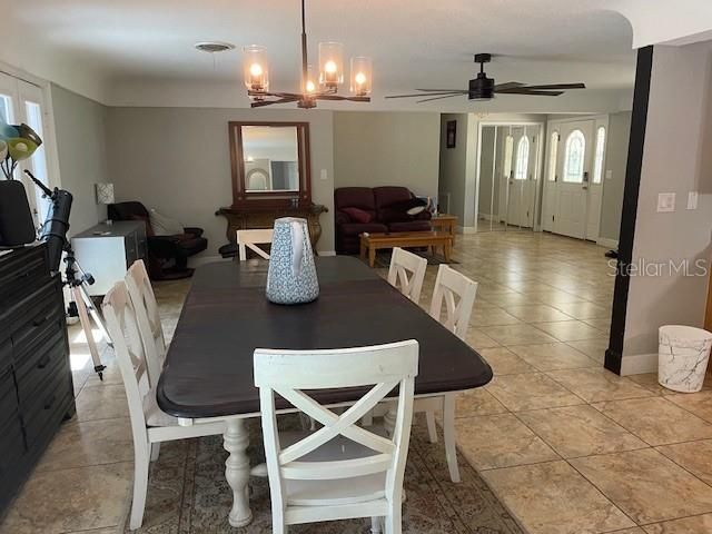 For Rent: $2,500 (3 beds, 2 baths, 2220 Square Feet)