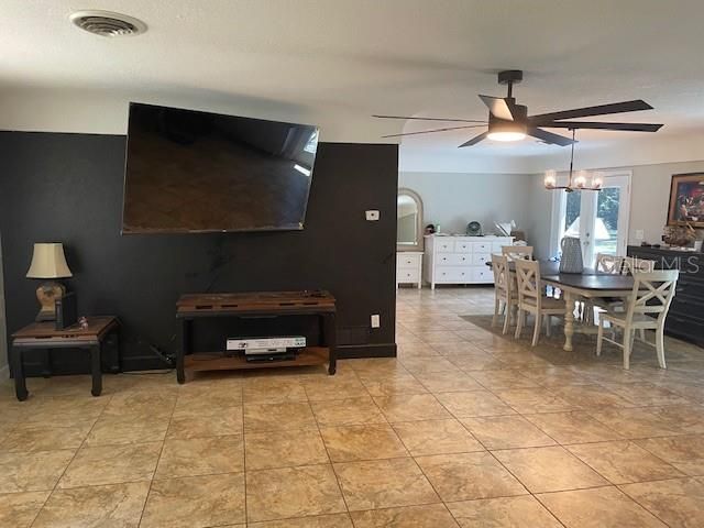 For Rent: $2,500 (3 beds, 2 baths, 2220 Square Feet)