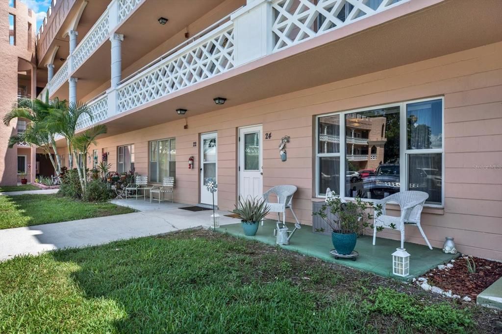 For Sale: $125,000 (1 beds, 1 baths, 825 Square Feet)