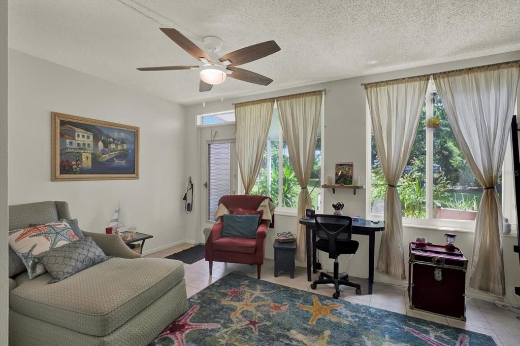 For Sale: $125,000 (1 beds, 1 baths, 825 Square Feet)