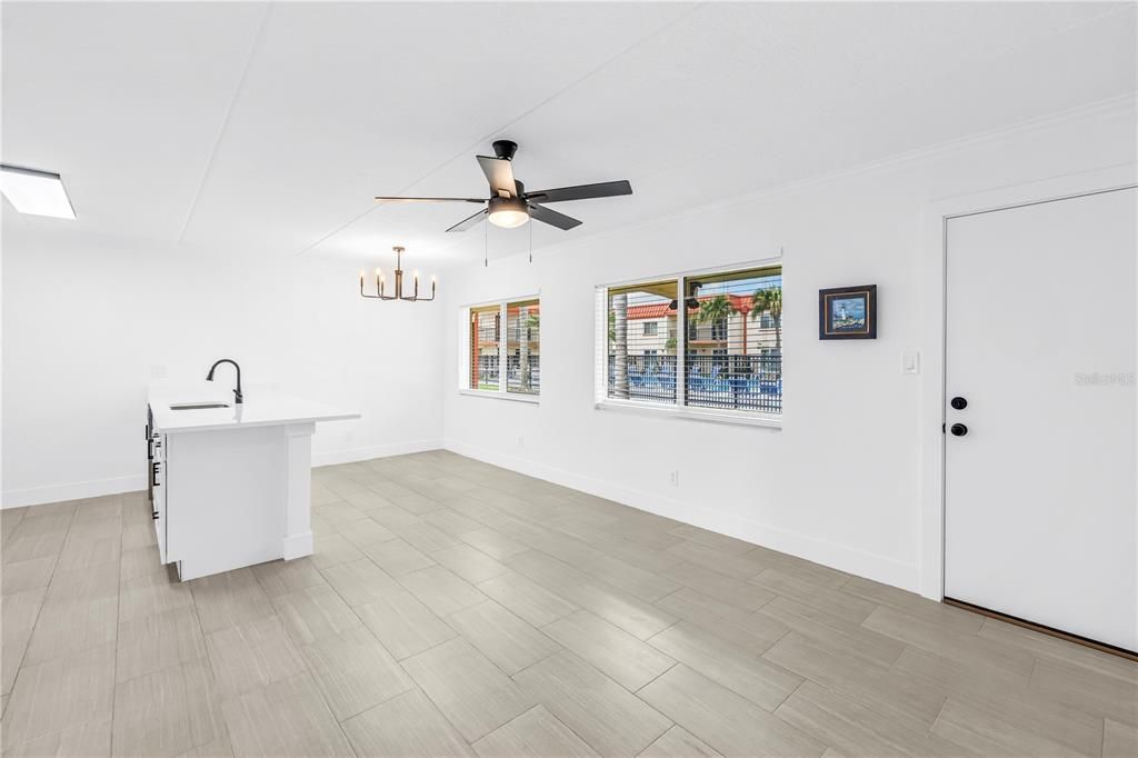 For Sale: $229,900 (2 beds, 1 baths, 760 Square Feet)