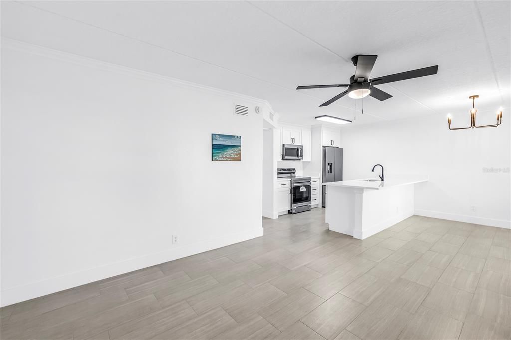 For Sale: $229,900 (2 beds, 1 baths, 760 Square Feet)
