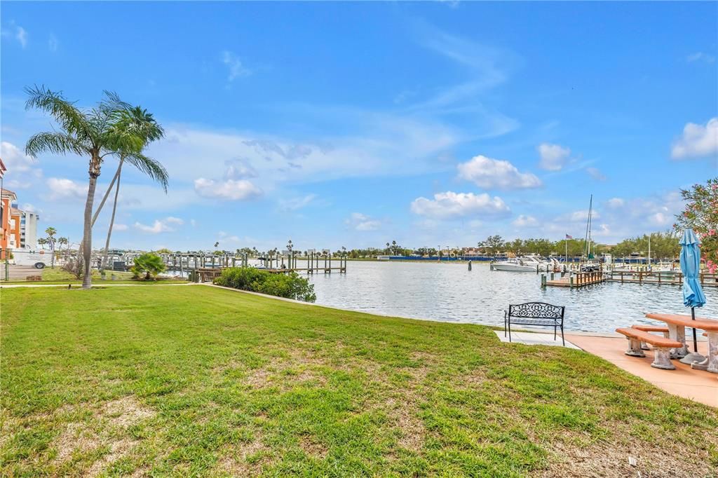 For Sale: $229,900 (2 beds, 1 baths, 760 Square Feet)