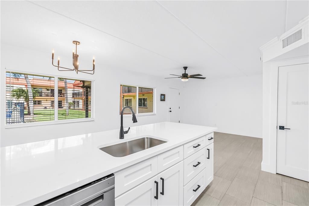 For Sale: $229,900 (2 beds, 1 baths, 760 Square Feet)