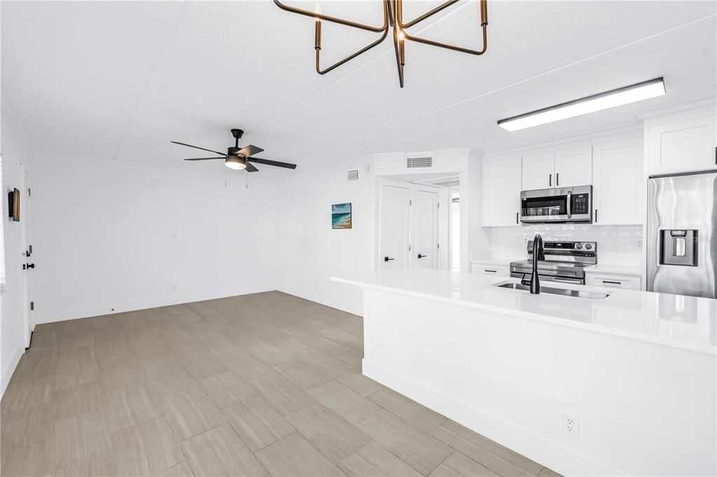 For Sale: $229,900 (2 beds, 1 baths, 760 Square Feet)