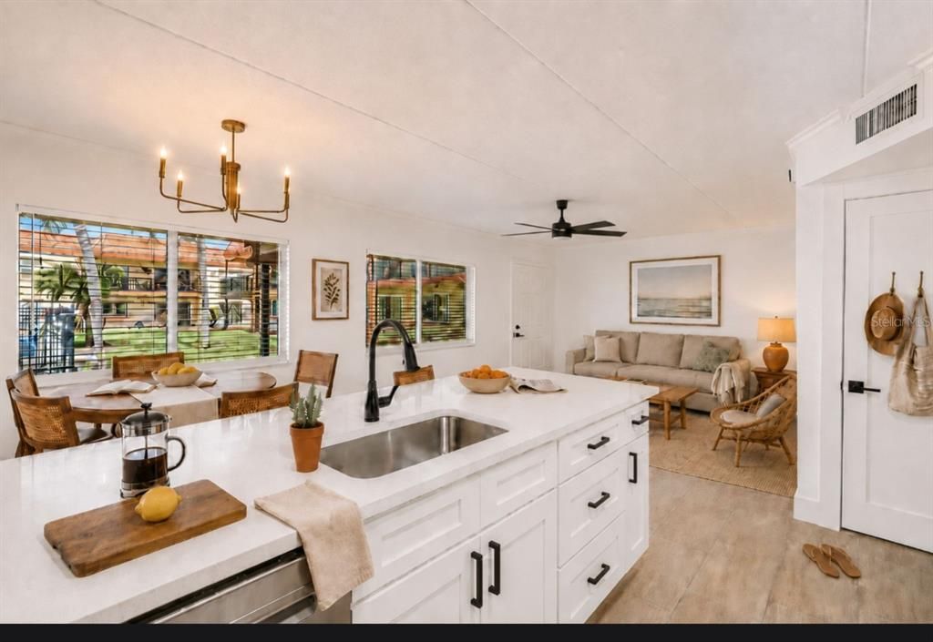For Sale: $229,900 (2 beds, 1 baths, 760 Square Feet)