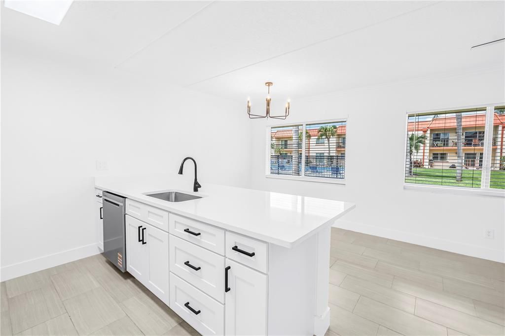 For Sale: $229,900 (2 beds, 1 baths, 760 Square Feet)