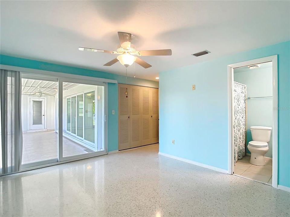 Activo con contrato: $235,000 (2 camas, 2 baños, 917 Pies cuadrados)