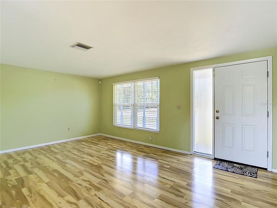 Activo con contrato: $235,000 (2 camas, 2 baños, 917 Pies cuadrados)
