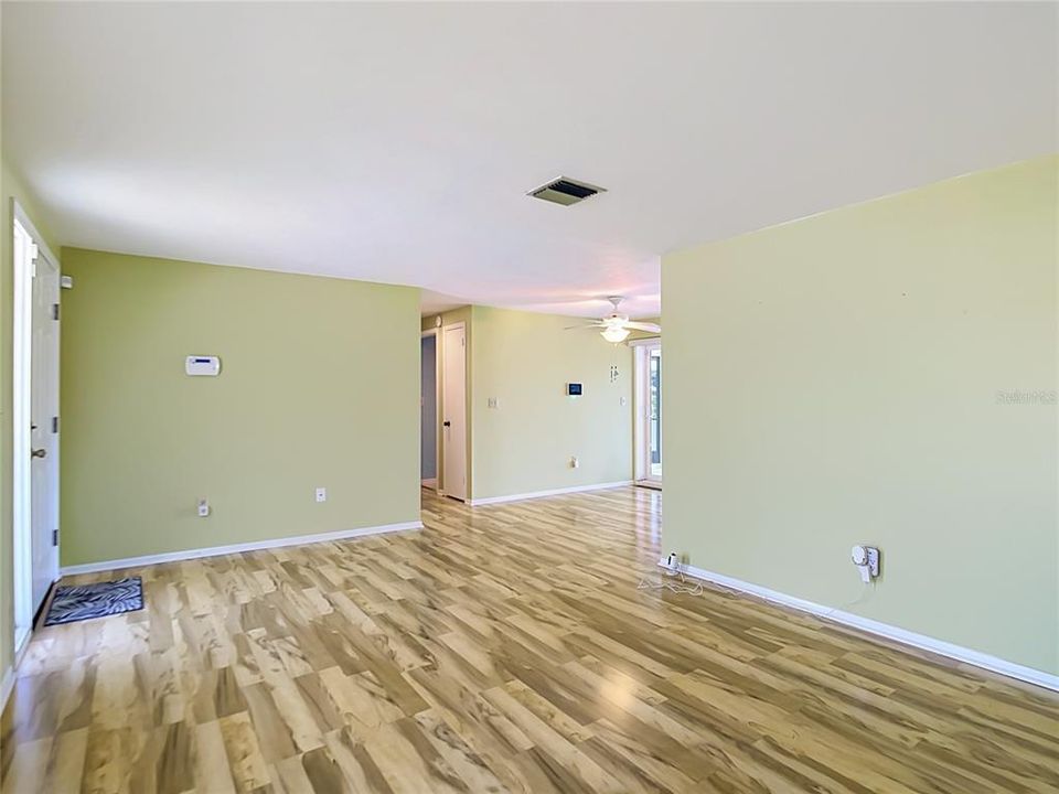 Activo con contrato: $235,000 (2 camas, 2 baños, 917 Pies cuadrados)
