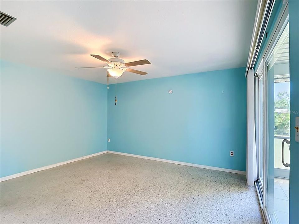 Activo con contrato: $235,000 (2 camas, 2 baños, 917 Pies cuadrados)