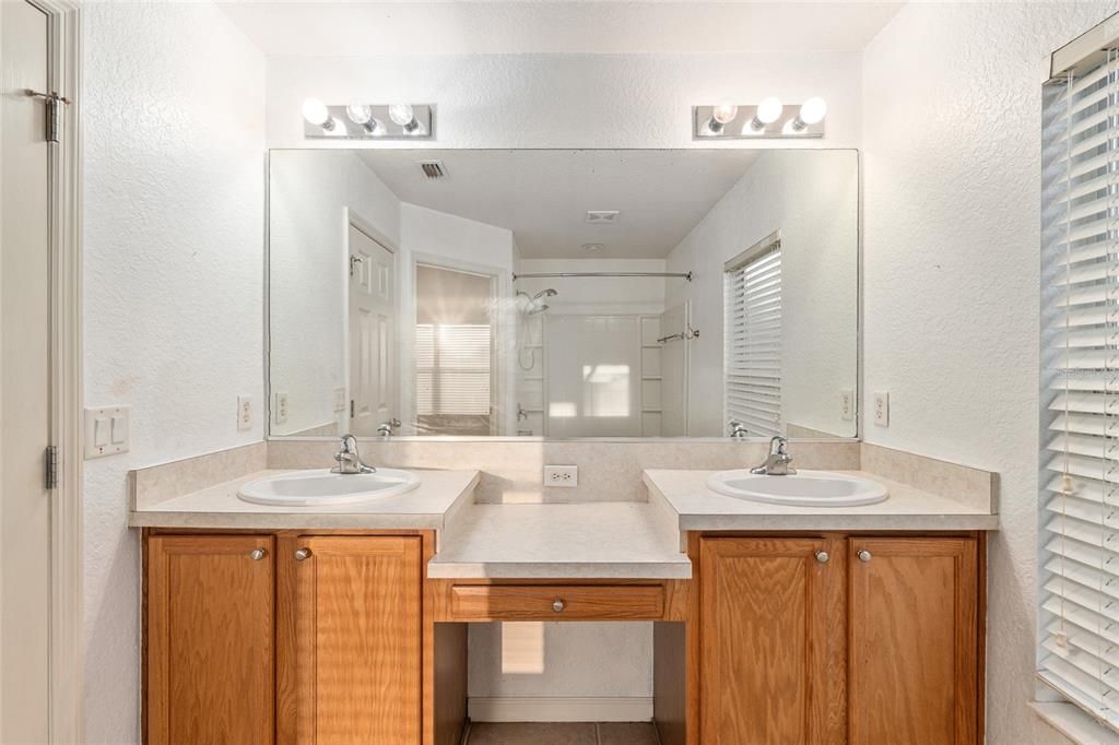 For Sale: $200,000 (3 beds, 2 baths, 1542 Square Feet)