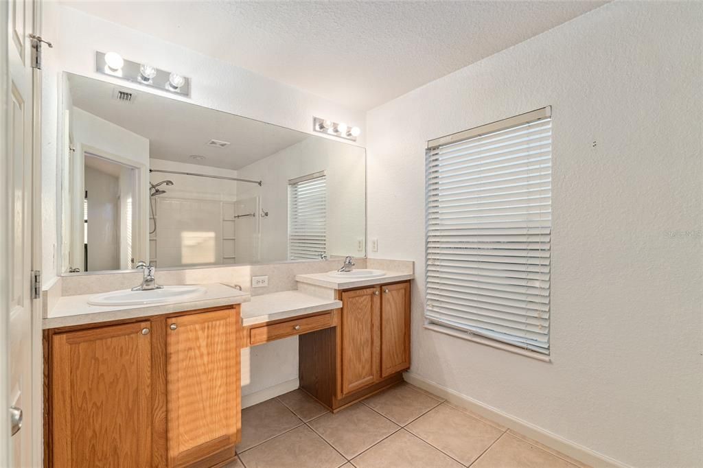 For Sale: $200,000 (3 beds, 2 baths, 1542 Square Feet)