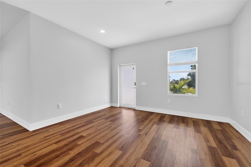 На продажу: $299,000 (4 спален, 2 ванн, 1607 Квадратных фут)