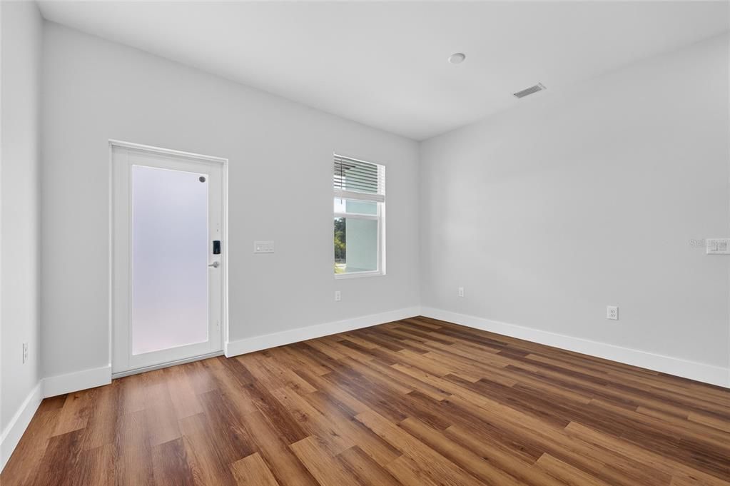 На продажу: $299,000 (4 спален, 2 ванн, 1607 Квадратных фут)