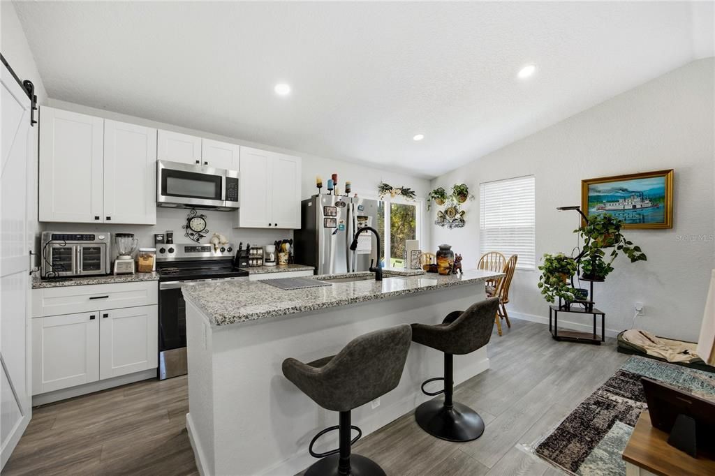 For Sale: $272,500 (2 beds, 2 baths, 1052 Square Feet)