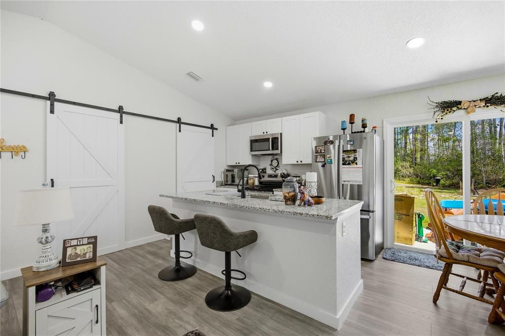 For Sale: $272,500 (2 beds, 2 baths, 1052 Square Feet)