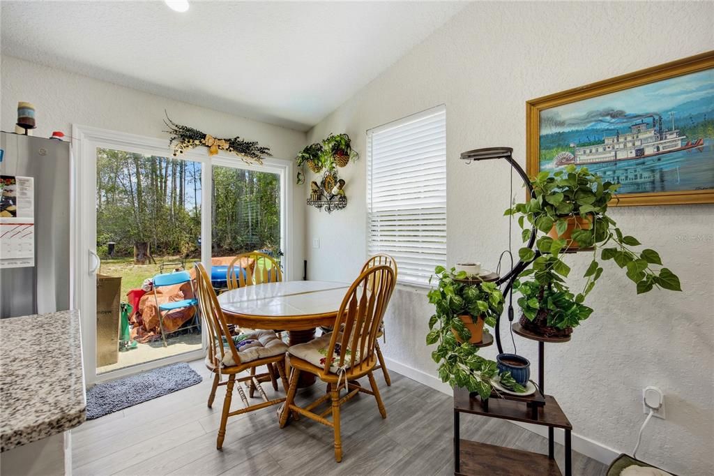 For Sale: $272,500 (2 beds, 2 baths, 1052 Square Feet)