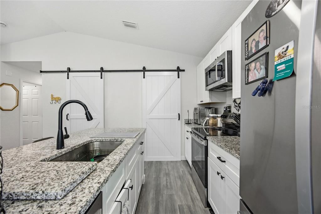 For Sale: $272,500 (2 beds, 2 baths, 1052 Square Feet)